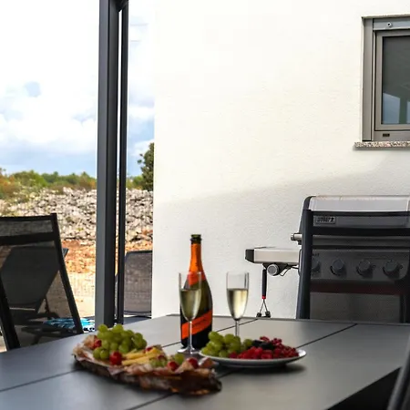 فيلة Ibiza شيبينيك