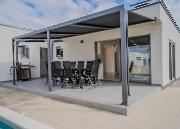 ヴィラ Ibiza シベニク